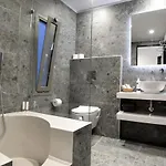 Rose N Stone, Prince, Luxury Apartamento Tínos